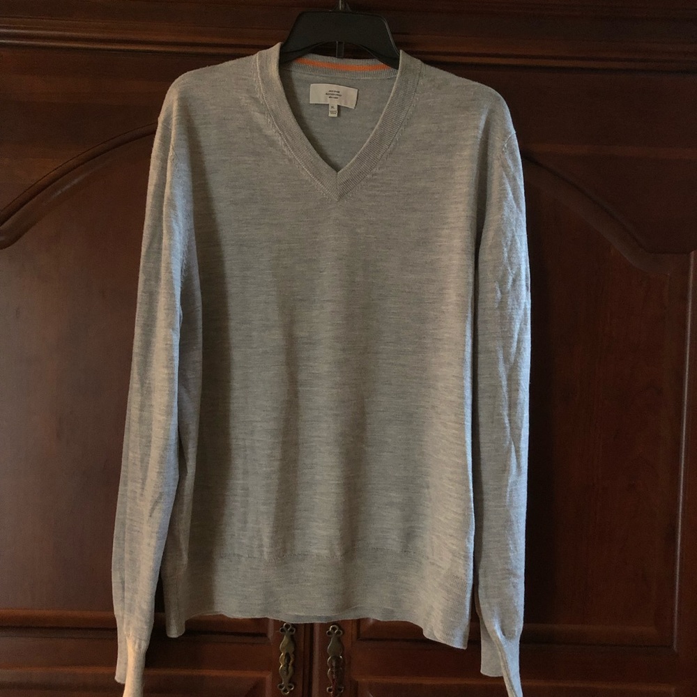 Men’s Jack Spade V Neck Sweater. Size XL.